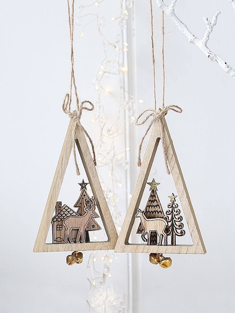 Wooden Reindeer Scene Triangles